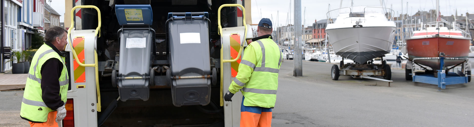 Collecte_dechets_ppl_port_bac_camion_bandeau