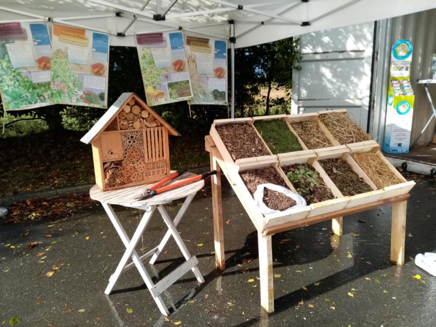 stand jardinage au naturel avec nichoir à insectes, informations..