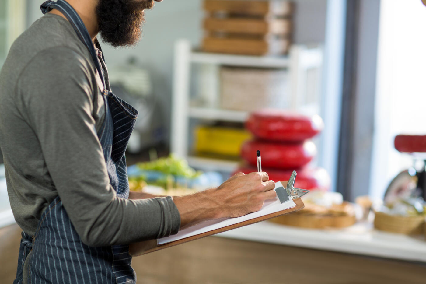 De 16 h 00 à 17 h 00, table ronde : « Quelles solutions logistiques de proximité pour les professionnels ? » L’approvisionnement en produits locaux soulève souvent des questions de logistique, de mutualisation et d’organisation. Cette deuxième table ronde proposera des réponses concrètes avec la présentation : ➡️ Du projet de plateforme logistique territoriale porté par l’Adapei Nouelles Côtes d’Armor, ➡️ Du site La Charrette, outil collaboratif facilitant les échanges entre professionnels de l’alimentation et les solutions de transport partagé.
