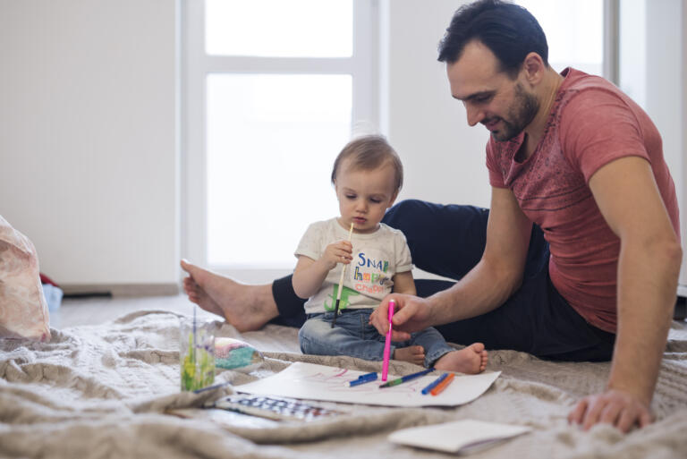 Photo assmat et bébé lecture