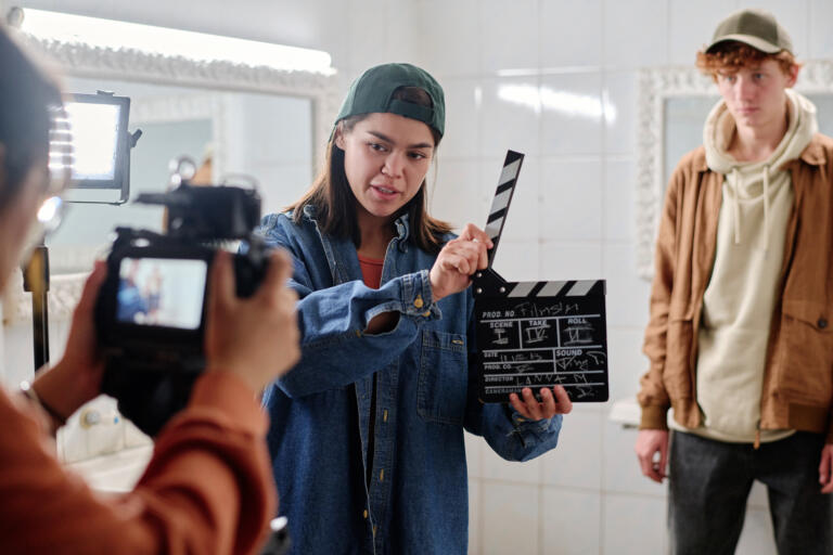 Photos jeunes qui réalisent un film
