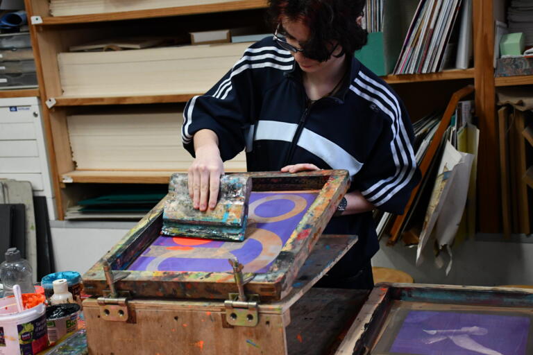 Photo jeune en stage arts viuel